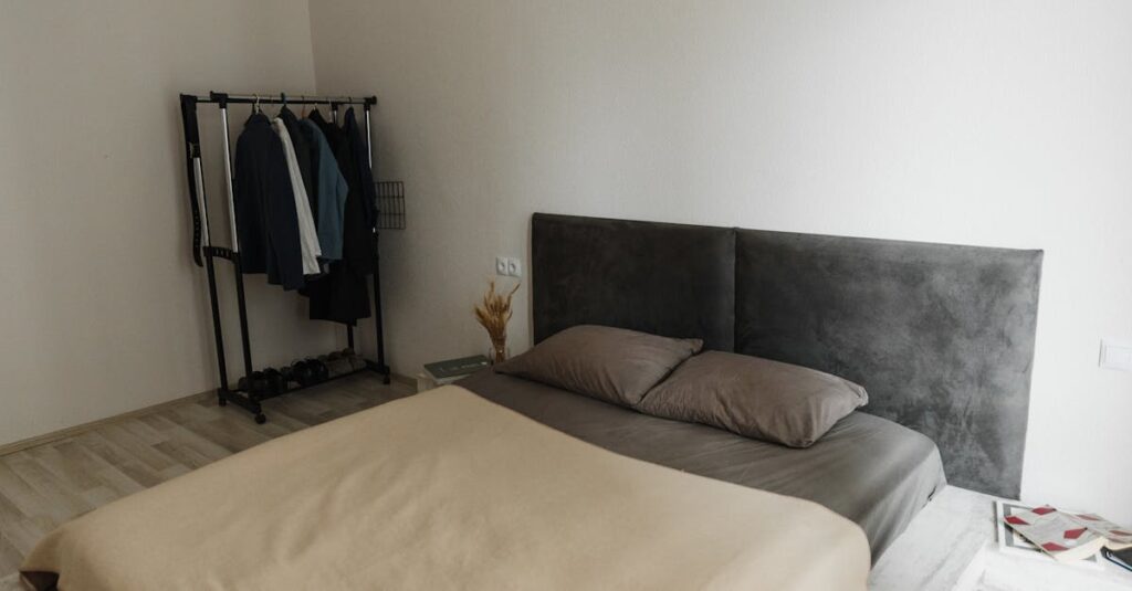 découvrez des idées de rangement sous le lit pour optimiser l'espace de votre chambre de manière pratique et esthétique.
