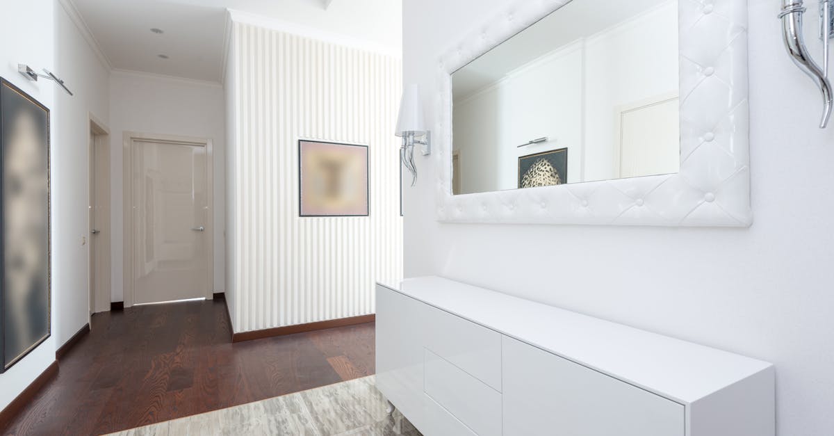découvrez des astuces et solutions pratiques pour organiser votre entrée, maximiser l'espace et accueillir vos invités avec style.