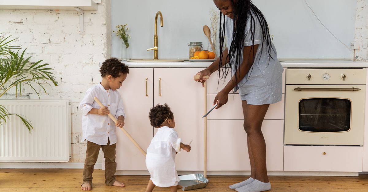 découvrez des astuces efficaces pour organiser votre maison avec des enfants, alliant rangement pratique et harmonie familiale.