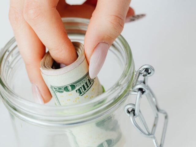 Comment économiser 100€ par mois sans se priver