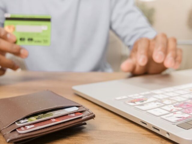 Comment éviter les frais bancaires inutiles