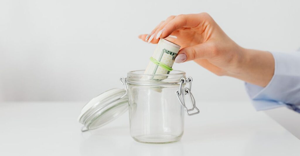 découvrez comment économiser de l'argent facilement et sans effort grâce à des astuces simples et efficaces.